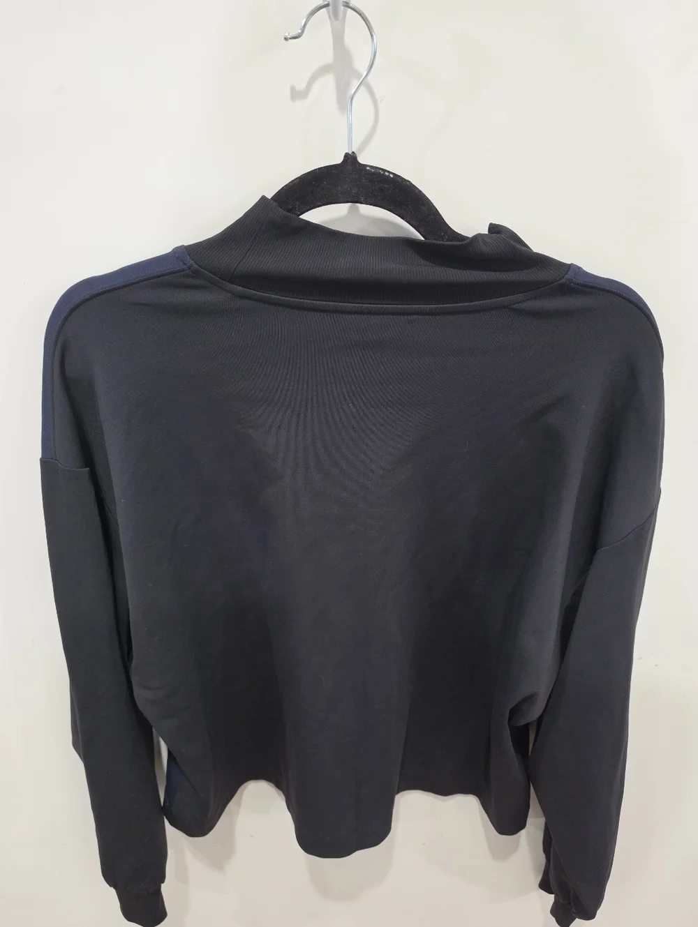 Athleta Venice Navy and Black Colorblock Pullover Sweat Shirt Sz L Light Weight